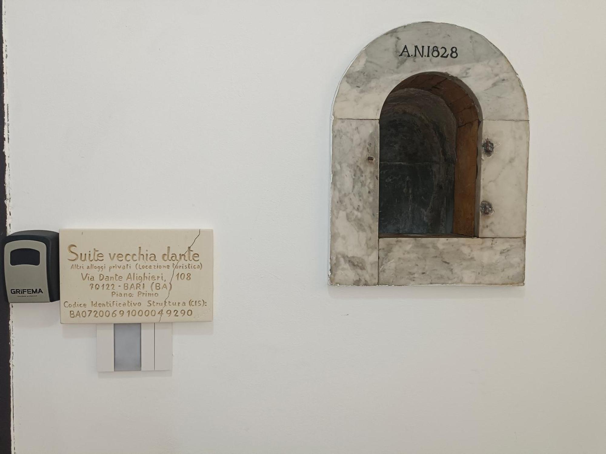 Suite Vecchia Dante Μπάρι Εξωτερικό φωτογραφία